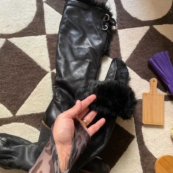 Size 38 Real fur lined CHANEL boots, remember Chanel is made small. - Picture 5 of 7